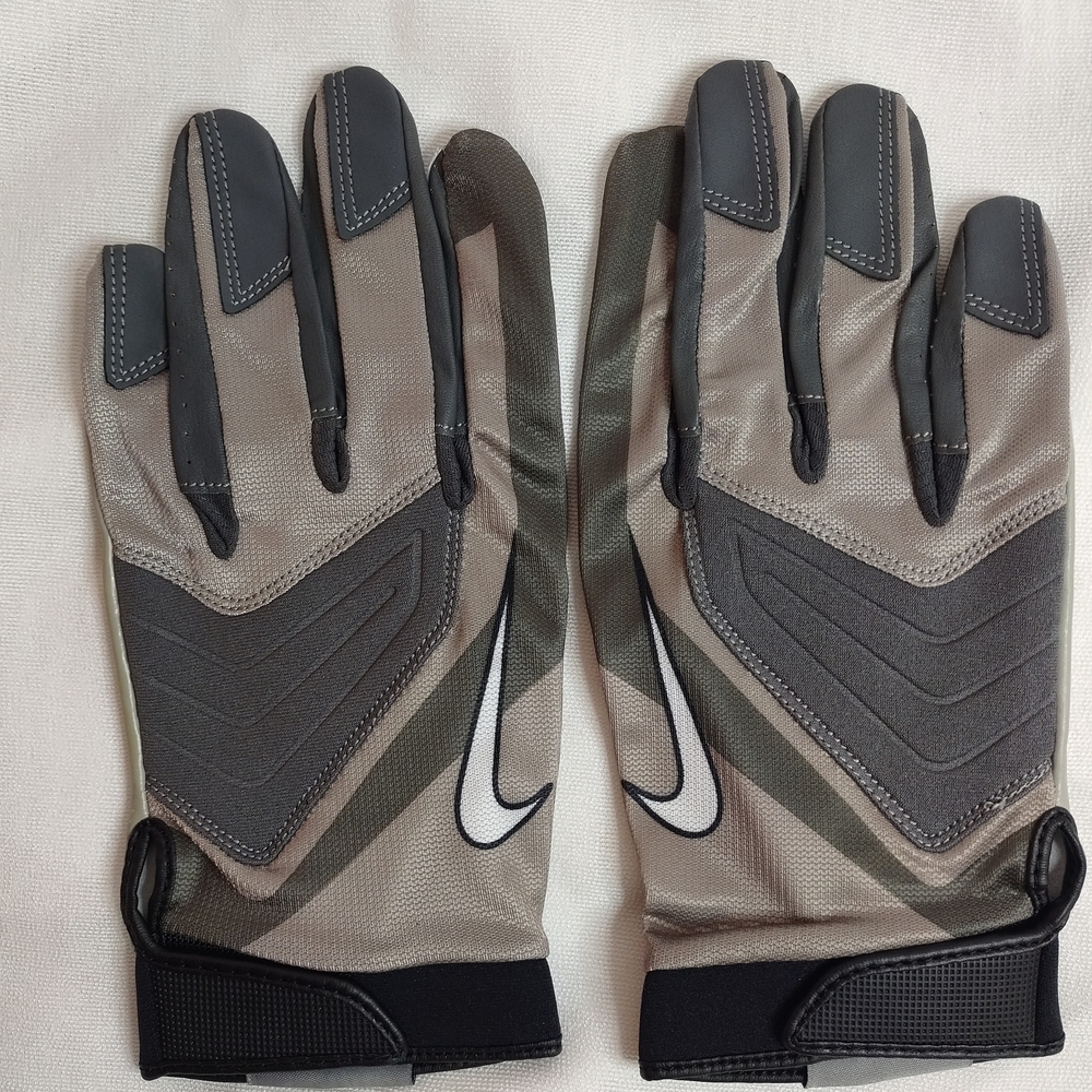 Nike Vapor Jet Receiver Football Gloves Gray and Black PGF 216 009 XXXL. A2HG